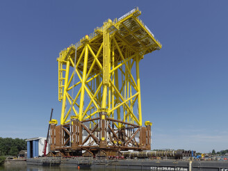 55 Meter hoge stalen kolos klaar voor zeereis naar windenergiegebied Borssele