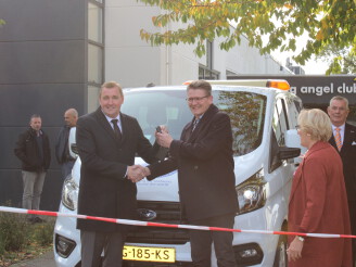 Nieuwe bus voor vervoer van zeelui naar zeemanshuis