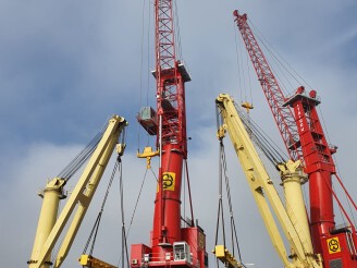Stukwerkers Gent neem twee mobiele kranen in gebruik
