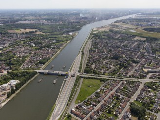 Tijdelijke afsluiting Zelzatebrug en brug Sluiskil