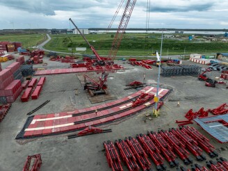 Mammoet bouwt 's  werelds sterkste landkraan