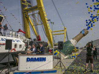 Multraship doopt nieuwe sleepboot